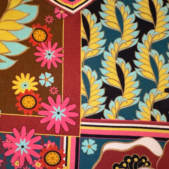 Johnny Was Promisino Favorite Short-Sleeve V-Neck Tee - Picture 8 of 9